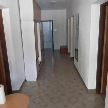 Maro Apartment Kampor