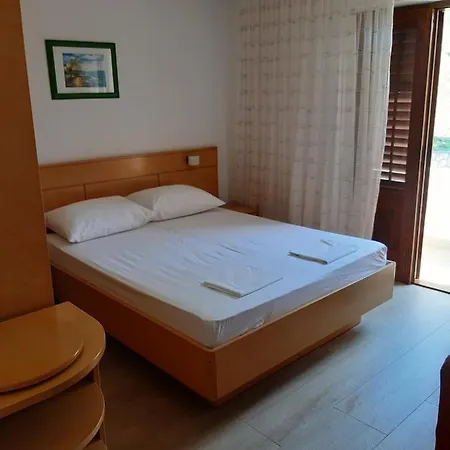 Maro Apartment Kampor