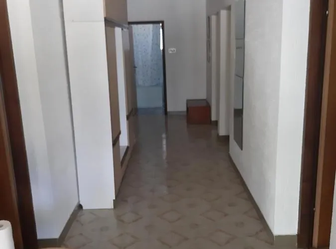 Maro Apartment Kampor