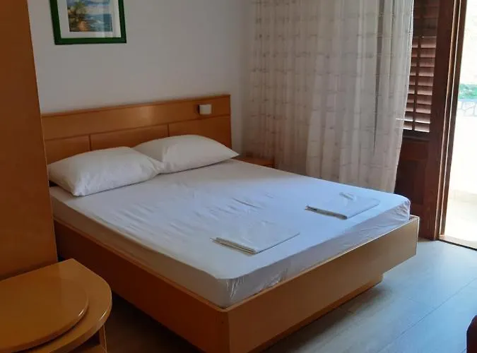 Maro Apartment Kampor